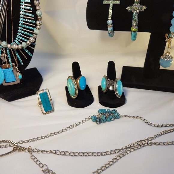 Lot of 17 Pieces of Turquoise Blue Fashion Jewelry - Picture 5 of 11